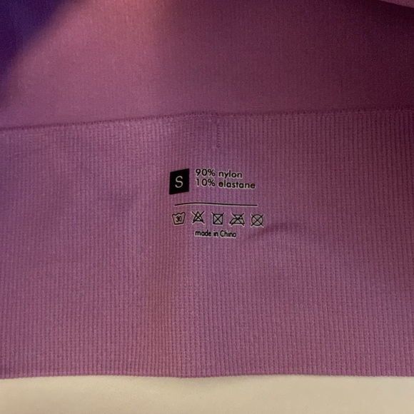 Women’s sports bra size small NWOT - Picture 3 of 3